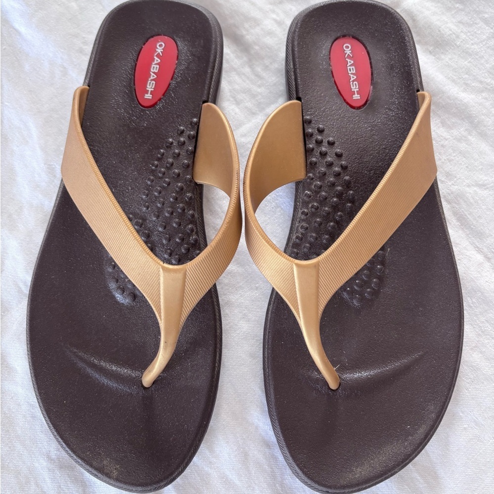 Okabashi Women’s Medium Flip Flop Thong Flats Comfort Brown Gold Slip On